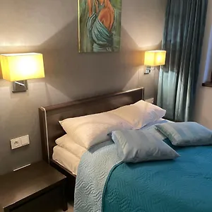 Good Time Center Apartment